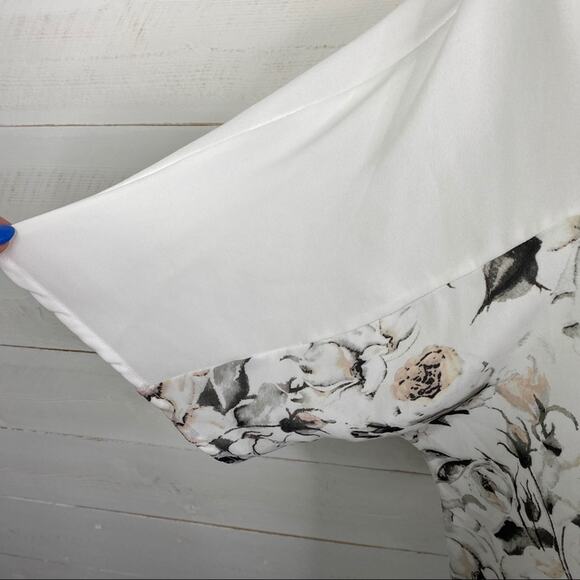 RO & DE Anthropologie White Gray‎ Floral High Low Short Sleeve Blouse Top Size M - Picture 5 of 11